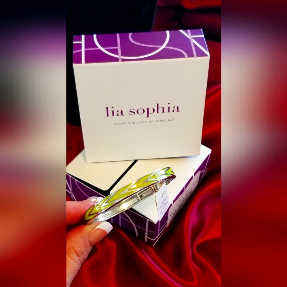 NEW Lia Sophia boxed gift gift set citron green yellow bead bracelet stretch wow